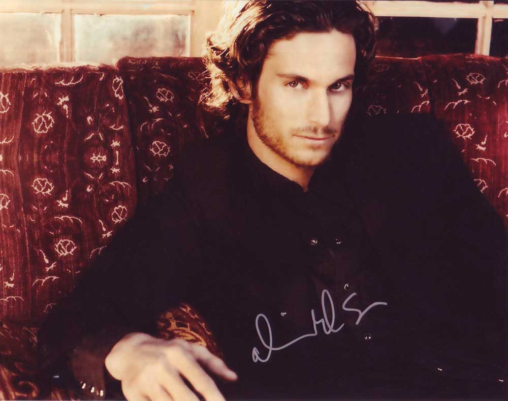 Oliver Hudson in-person autographed photo