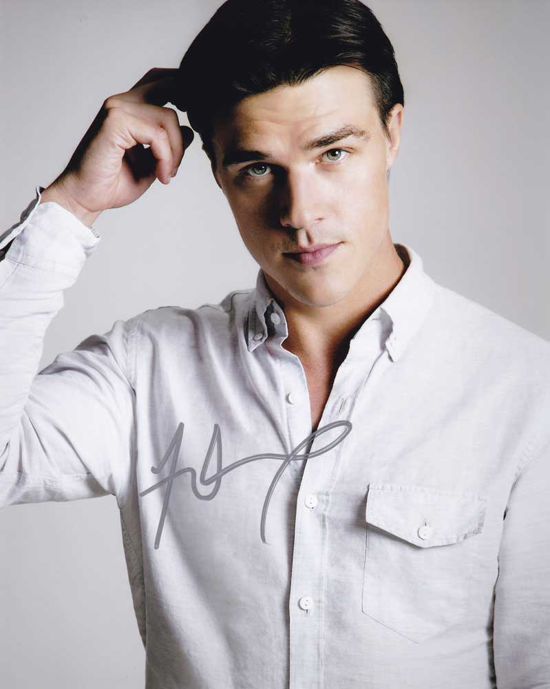 Finn Wittrock in-person autographed photo