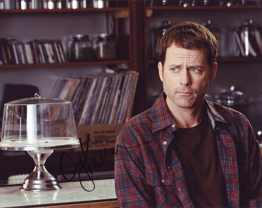 Greg Kinnear in-person autographed photo