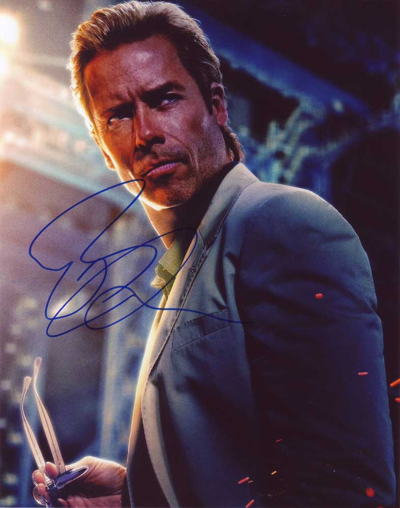 Guy Pearce in-person autographed photo