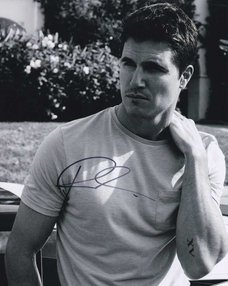 Robbie Amell in-person autographed photo